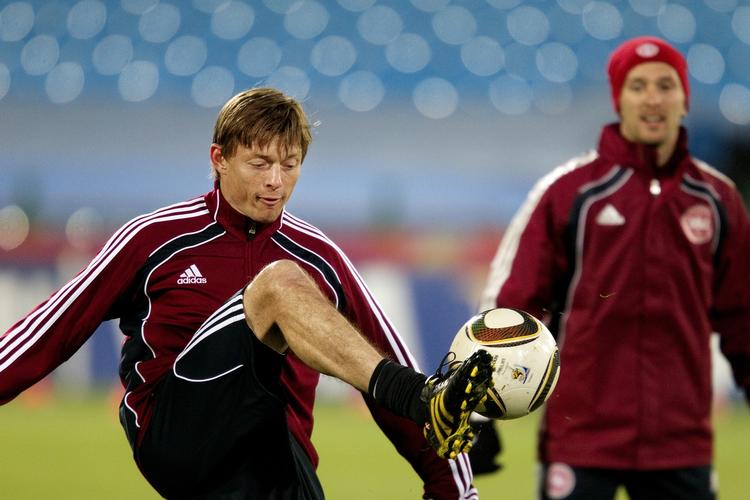 Comeback. Jon Dahl Tomasson stod over mod Holland på grund af en skade. Men nu har den danske anfører meldt sig klar til kamp. 