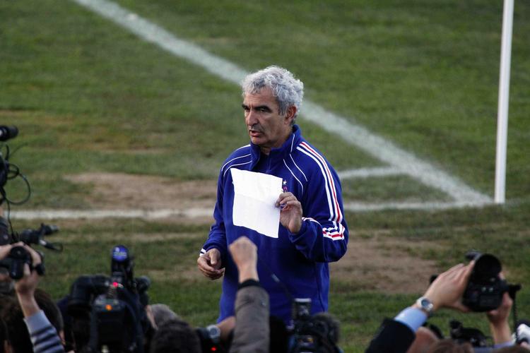 strejke. Raymond Domenech har mistet den sidste smule opbakning han havde fra spilelrtruppen. 