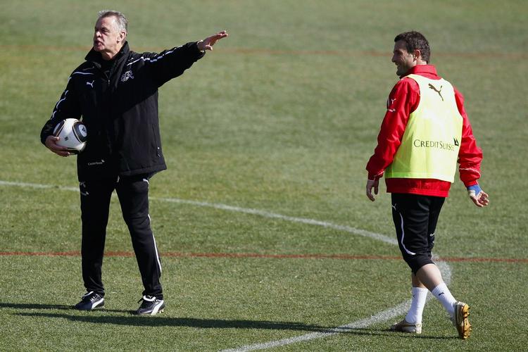 ud. Ottmar Hitzfeld har intet til overs for de franske rebeller. 