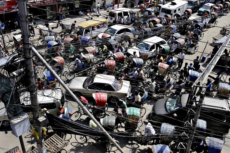 virvar. Verdensnaturfonden har vurderet verdens storbyer ud fra 'villighed til at forebygge katastrofer', 'evne til at håndtere katastrofer' mv. og har fundet frem til, at Dhaka, som billedet her stammer fra, er verdens mest sårbare by. 