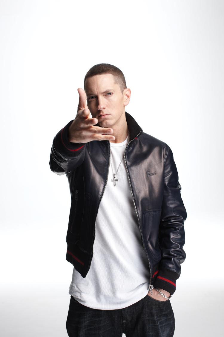 På det nye album lyder Eminem indimellem helt rigtig i forsøgene på at ramme plet med skarpe skud, ligesom han gjorde i sin ungdom. Men man fornemmer hverken vrede, engagement eller indignation bag den modne rappers ord. PR-foto 