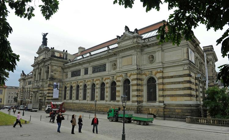 renoveret. Der er blevet brugt cirka 380 millioner danske kroner på Albertinums nye udstillingshaller. Museet skal dække kunst fra romantikken og frem til i dag. 