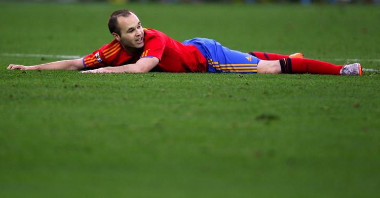 SKADET. Spaniens troldmand Andres Iniesta er ikke med i aftenens kamp mod Honduras. 
