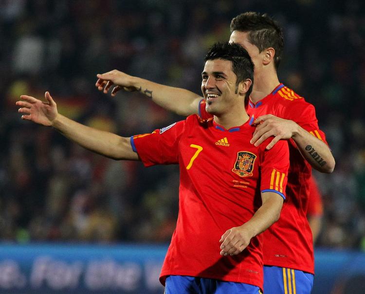 HELTEN. David Villa sikrede med to mål Spaniens fortsatte eksistens ved VM. 