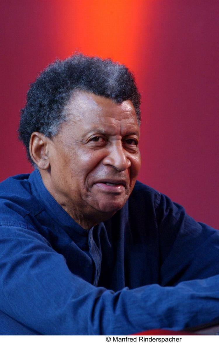 I Montmartres første store æra i 1960’erne var Abdullah Ibrahim ofte på plakaten. Så da han hørte, at stedet var genåbnet, spurgte han, om ikke han skulle komme igen. Og det er han så i disse dage. 