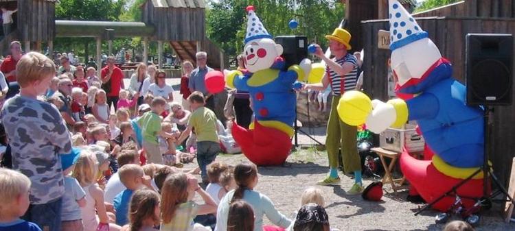 Velkommen til Madsby Legepark ved Fredericia. Det er meget mere end blot en stor legeplads. 