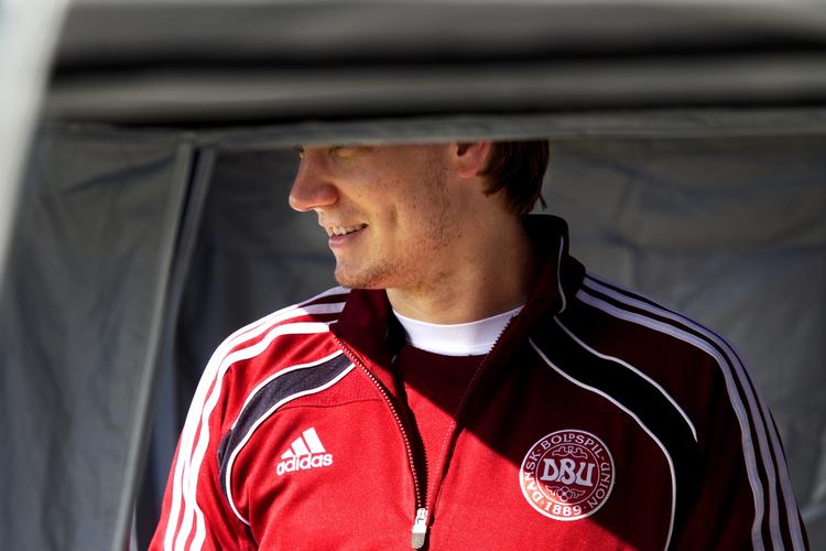 tilskuer. Som den eneste af de danske spillere sad Nicklas Bendtner uden for ved starten af formiddagens træning i lune, solbeskinnede Knysna. 