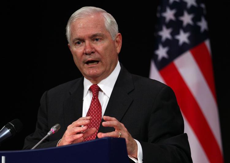 Kritik. Robert Gates siger i en erklæring, at McChrystal har begået 'betydelige fejl og udvist dårlig dømmekraft'. 