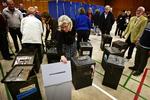 Afstemning. Der bliver færre og færre indvandrere ved køerne til stemmeurnerne, når der er folkeafstemning i Danmark. 