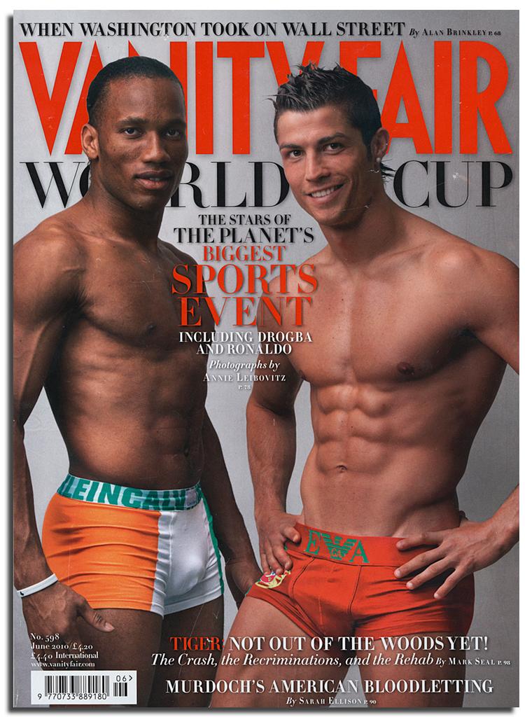 muskler.  Elfenbenskystens Didier Drogba og  Portugals Cristiano Ronaldo på forsiden af Vanity Fair 2010. 