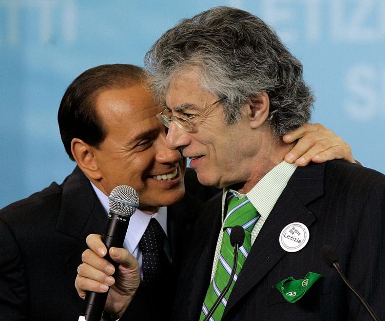 regering. Umberto Bossi (til højre) har tidligere ernæret sig som sanker. Siden 2008 har han og Lega Nord været en del af den italienske regering. Arkivfoto. 