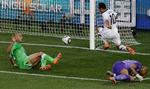matchvinder. USA's Landon Donovan misbruger en chance mod Algeriet, som var under amerikansk belejring. Men i dommerens tillægstid dukkede amerikaneren op til den scoring, der gjorde USA til puljevindere. 