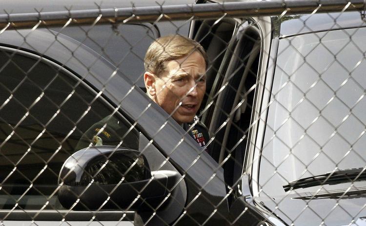 JOBSKIFTE. General Petraeus ankommer her til Det Hvide Hus. Han overtager posten som øverstkommanderende i Afghanistan. 