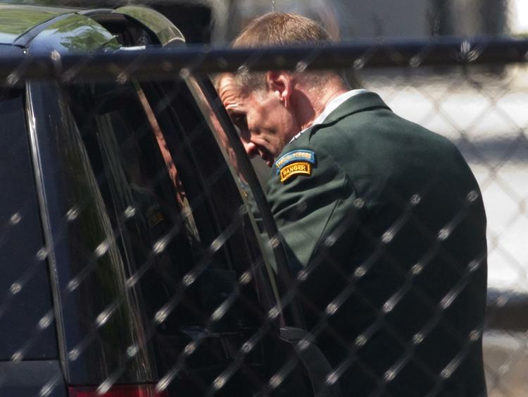 FORNÆRMELSER. General McChrystal forlader Det Hvide Hus efter at have holdt møde i en halv time med Barack Obama. 