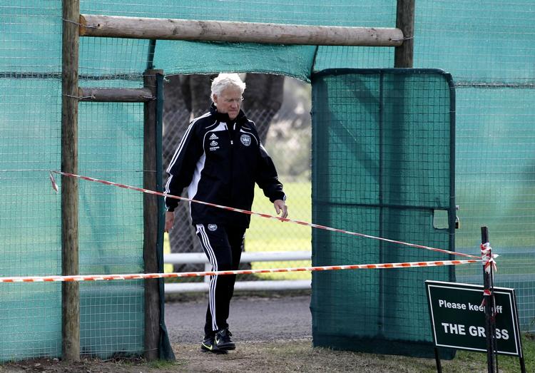 HEJSAN. Når det foregår på svensk, er Morten Olsen på herrens mark - eller som her på træningsbanen i Knysna. Arkivfoto. 