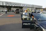 Automatvåben. Der er affyret en byge af skud med automatvåben mod en 22-årig mand med indvandrerbaggrund. 
