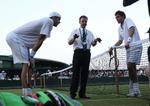 verdensrekord. Amerikanske John Isner (tv.) var som 23. seedet favorit til at vinde kampen mod franske Nicolas Mahut, men havde nok ikke regnet med at kampen ville udvikle sig til den længste nogensinde på Wimbledons græs. 