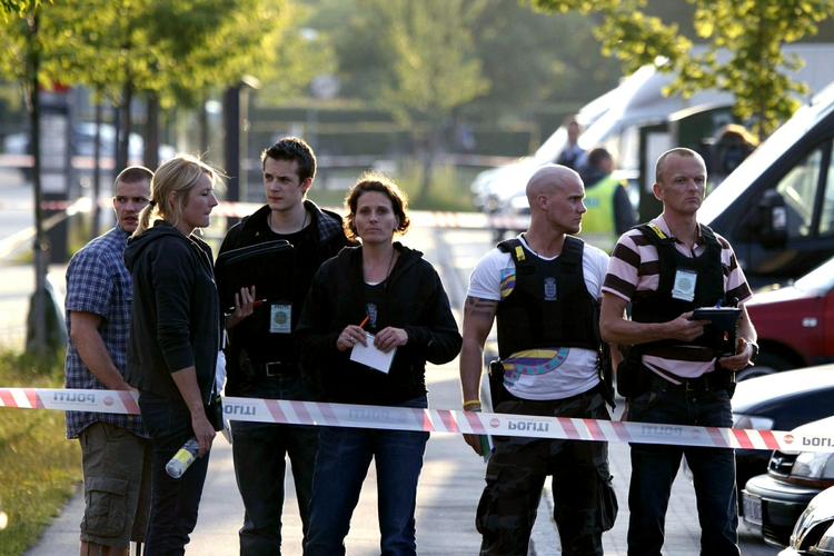 Skudduel. Der blev affyret adskillige skud ved en skudduel i Tingbjerg i aften. En 22-årig mand med indvandrerbaggrund blev ramt. 