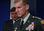 Overkanten. Han håbede på at kunne ryste lidt i fundamentet både hos de unge og i Washington. Det lykkedes for Stanley McChrystal. I den grad. 