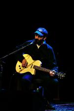 terrorist? Mark Oliver Everett, også kaldet E, giver - såfremt han er på fri fod - koncert i København 8. september. Her er han fotograferet under en tidligere koncert. 