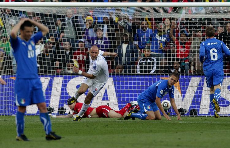 starten. Slovakiet var bedst i første halvleg, da Robert Vittek scorede målet til 1-0. 
