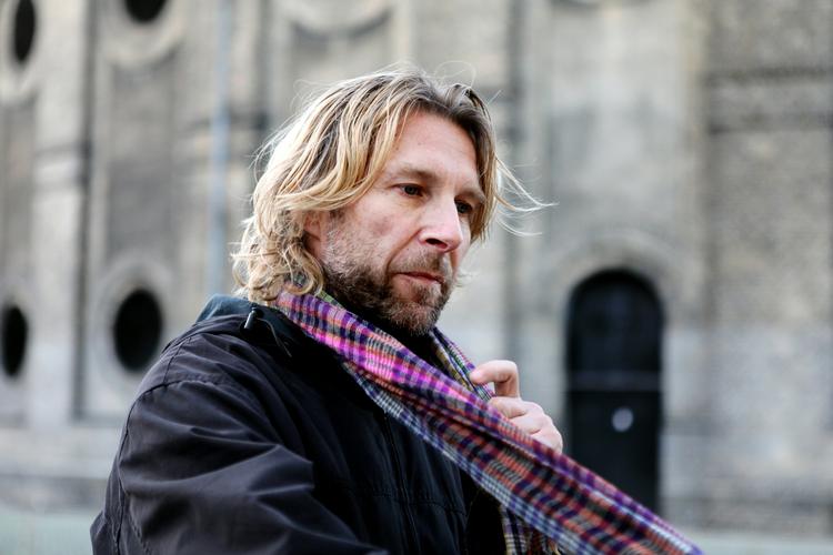 Penge. Forliget med Østre Gasværk giver Jon Stephensen det beløb, han under alle omstændigheder ville have fået. 