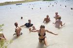 Det tegner til, at der bliver trængsel i Roskilde Festivals badesø i år. 