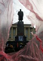 fjernet. Myndighederne i den georgiske by Gori har fjernet denne statue af den tidligere sovjetiske diktator Josef Stalin. 