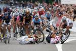 Farvel. Heinrich Haussler (i den prikkede trøje) må vente med fransk Tour til 2011. Arkivfoto. 