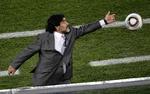Maradona. Den argentinske landstræner har fået superstjernerne til at fungere som et slagkraftigt kollektiv, hvor alle arbejder for det samme mål. 