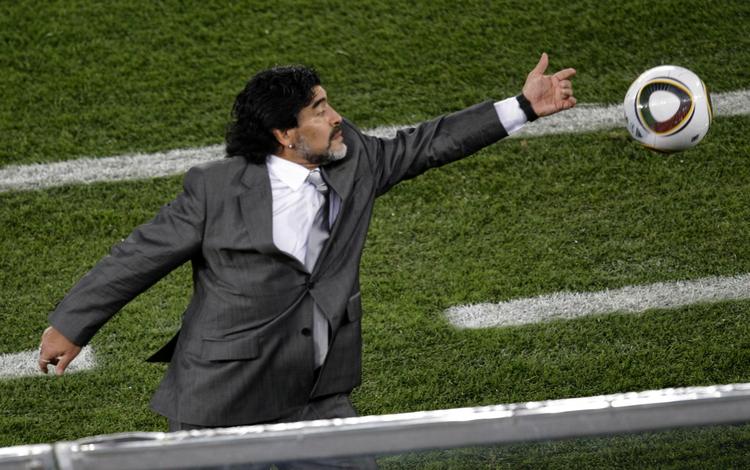 Maradona. Den argentinske landstræner har fået superstjernerne til at fungere som et slagkraftigt kollektiv, hvor alle arbejder for det samme mål. 
