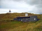 Bunker. Sommerhuset støbt i en klit ved Gl. Skagen minder om strandens bunkers. 