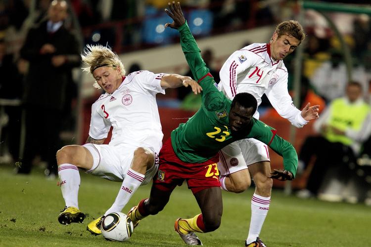 eftertragtet. Simon Kjær (til venstre) fik gult mod Holland og Cameroun og var derfor i karantæne mod Japan. 