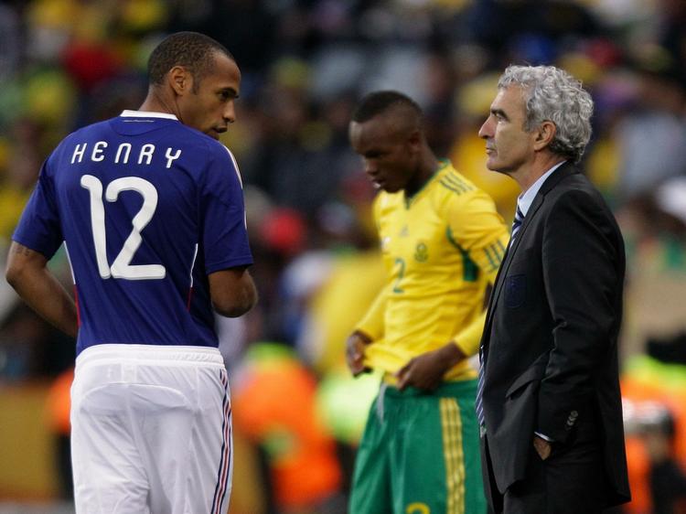 UENIG. Thierry Henry synes det er urimeligt, at hans landsholdskammerat Nicolas Anelka blev sendt hjem før tid fra Sydafrika. 