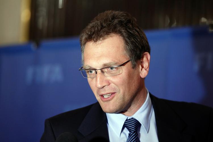 REPRIMANDE. Fifas generalsekretær, Jerome Valcke, har sendt et brev til den franske regering og bedt dem lade være med at blande sport og politik. 