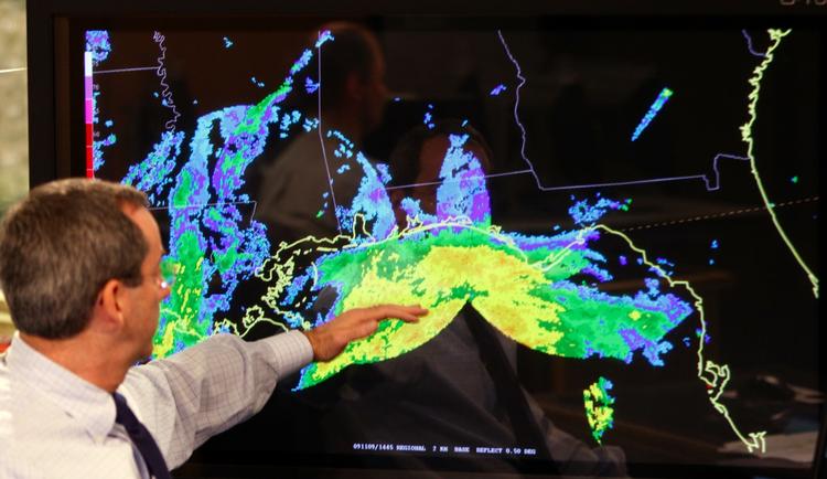 TROPISK STORM. BP ånder i øjeblikket lettet op.  Den tropiske Orkan bevæger sig væk fra Den Mexicanske Golf. 