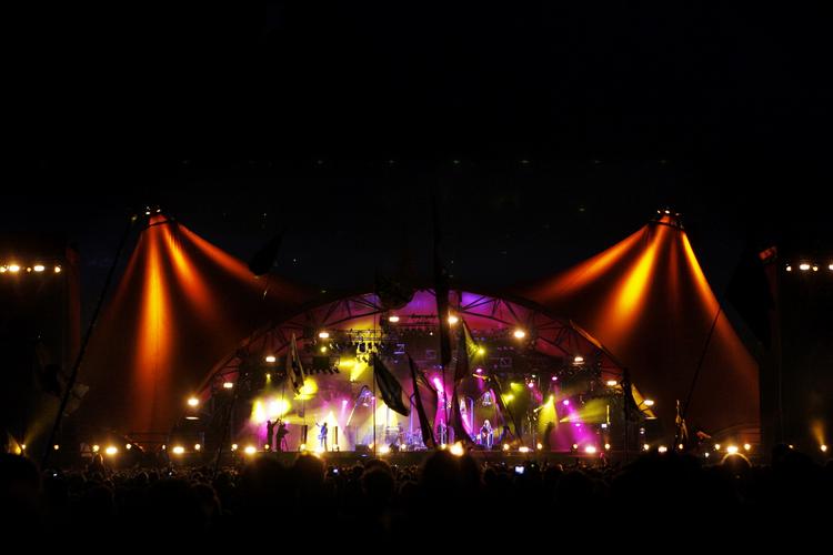 Roskilde. Det store musikarsenal ved Roskilde Festival er kørt i stilling som sædvanligt. Stjerner som Gorillaz, LCD Soundsystem og Prince er blandt hovednavnene. 