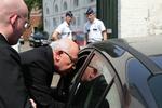 Ransagning. Belgisk politi har slået til mod den katolske kirkes overhoved i Belgien i en efterforskning af anklager om seksuelt misbrug af børn. 