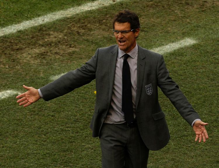 Skuffelse. Englands landstræner, Fabio Capello, er bitter over, at dommeren ikke anerkendte et klokkeklart engelsk mål, da stillingen mod Tyskland var 2-1 til tyskerne. 