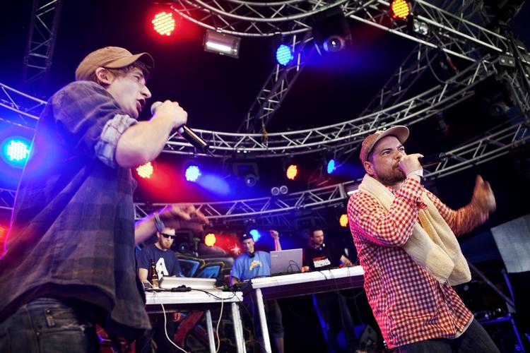 Khal Allan til højre og MC Kværnen til venstre. 
