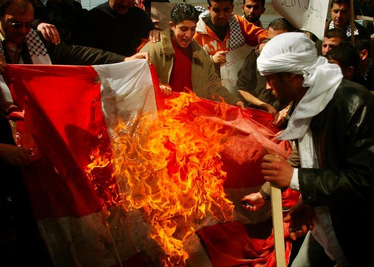 Dialog. Den muslimske verden viser tegn på træthed over for ekstremisme. Det er derfor nu, Danmark skal satse på dialog med det muslimske samfund. 