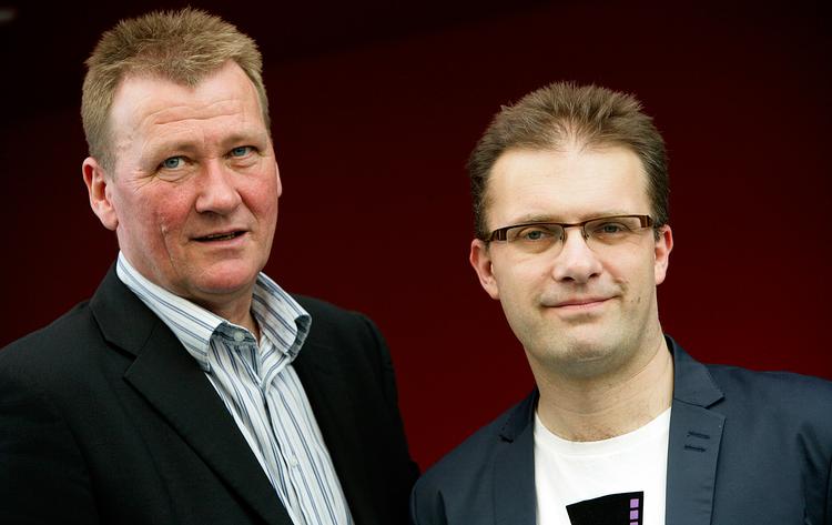 Almindeligheder. Henrik Liniger (th.) og ekspertmakker Jan Kalborg evner ikke at hæve det sproglige og analytiske niveau over det gennemsnitlige. 