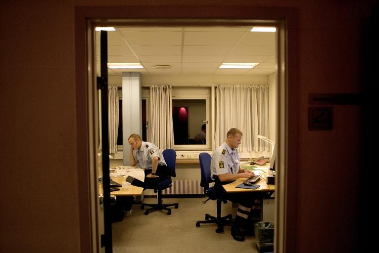 Papirbøvl. Politiet må endnu engang væbne sig med tålmodighed for at få indført et nyt computersystem, der skal spare dem for omstændigt papirarbejde. 