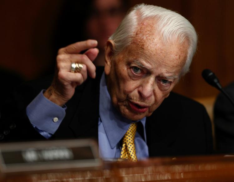 bortgang. Den 92-årige demokratiske Robert Byrd er død. han var den senator, der har siddet længst i Senatet nogensinde. 