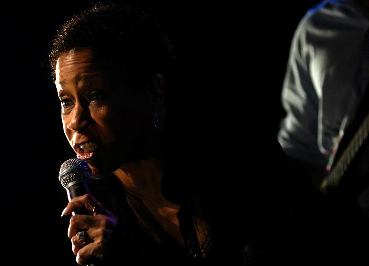 Betty LaVette tager britiske klassikere under kærlig soulbehandling, men dog med svingende resultat. 