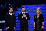 Afgørelsen. Programvært Ryan Seacrest (midten) står her med finaledeltagerne Lee DeWyze og Crystal Bowersox, før vinderen kåres i niende sæson af 'American Idol'. Arkivfoto. 
