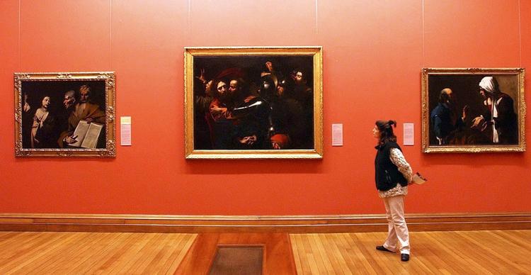 Værdifuldt. Caravaggio optræder selv på billedet 'Kristi tilfangetagelse', der her ses på National Gallery of Ireland i Dublin i 2004. Fire år senere blev maleriet stjålet fra et museum i Odessa, Ukraine. Arkivfoto 