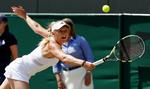NEDTRYKT. Caroline Wozniacki har mest af alt lyst til at gå ud over træne oven på sit nederlag ved Wimbledon. 