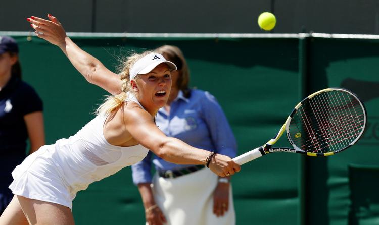NEDTRYKT. Caroline Wozniacki har mest af alt lyst til at gå ud over træne oven på sit nederlag ved Wimbledon. 