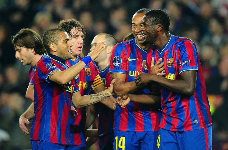 FORTID. Yaya Touré og Thierry Henry (th) kommer ikke til at juble mere med de øvrige Barcelona-spillere. 